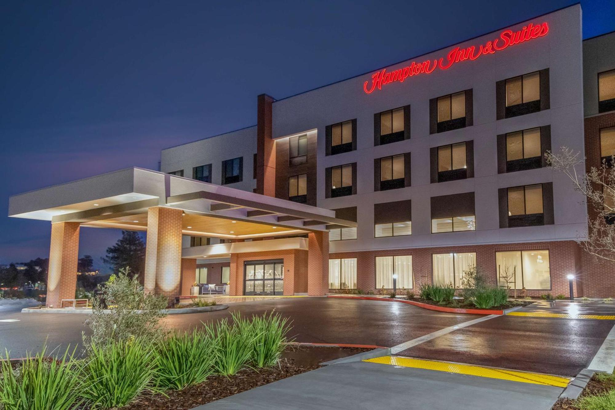 Hampton Inn & Suites Santa Rosa Sonoma Wine Country Экстерьер фото